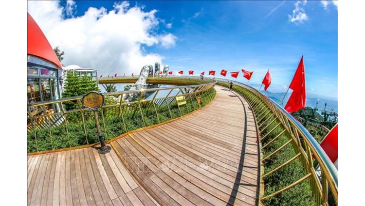 Đà Nẵng đón đoàn khách đầu tiên sau hơn 2 tháng tạm dừng du lịch